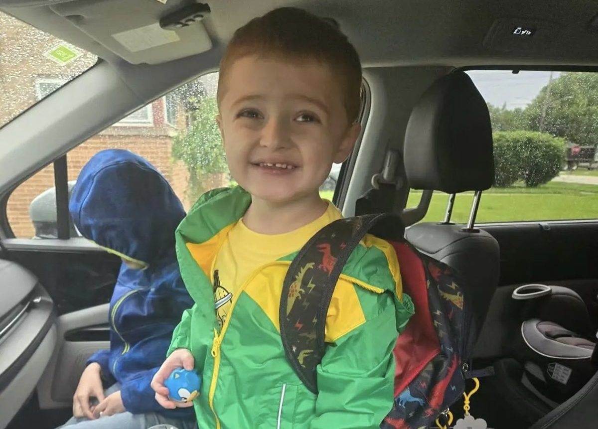 Sentado en un carrito de súper, niño de 3 años es mortalmente apuñalado en EU