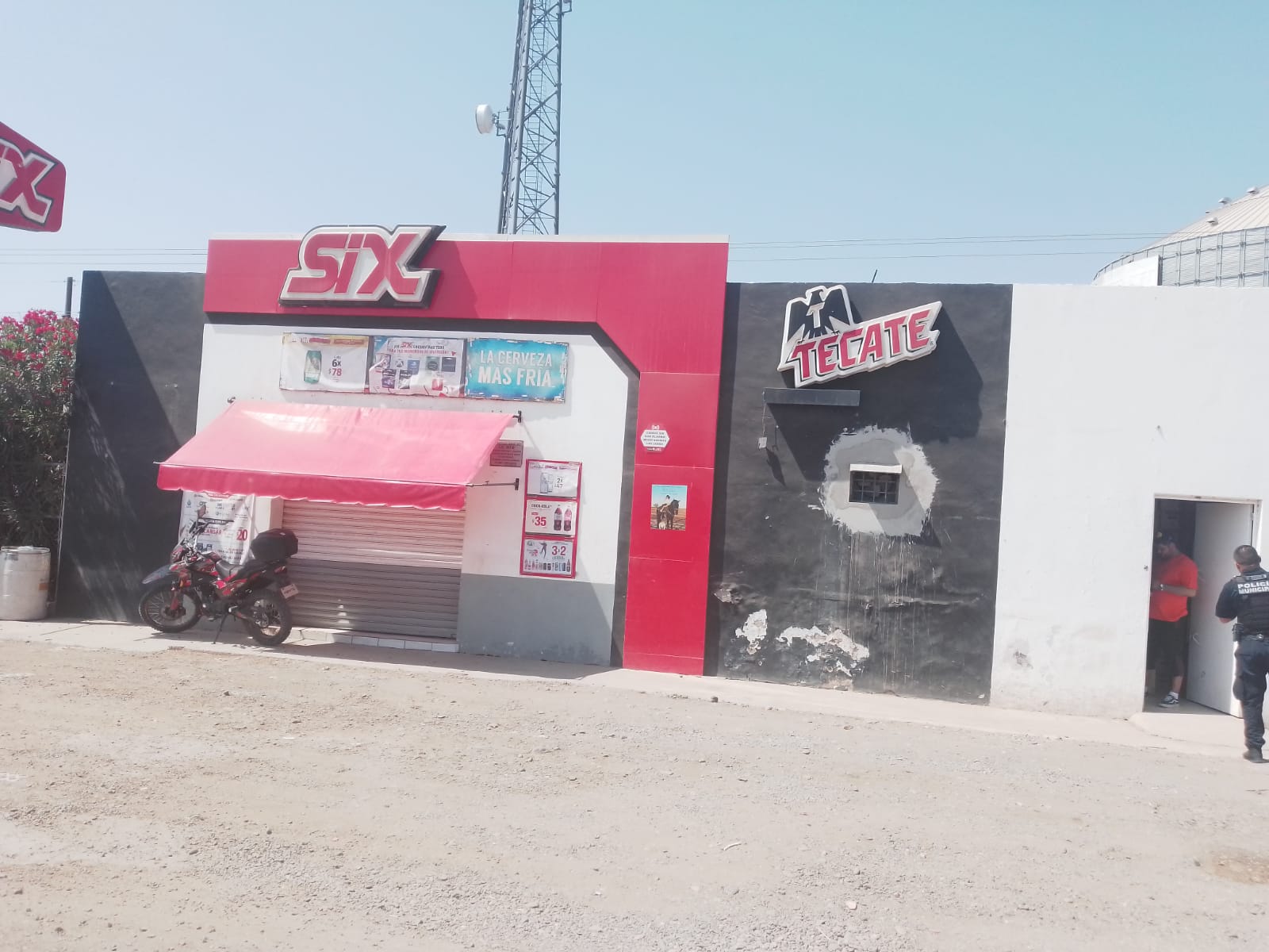 Ladrones se llevan más de dos mil pesos y cientos de cartones y charolas de cerveza de un expendio de Guasave