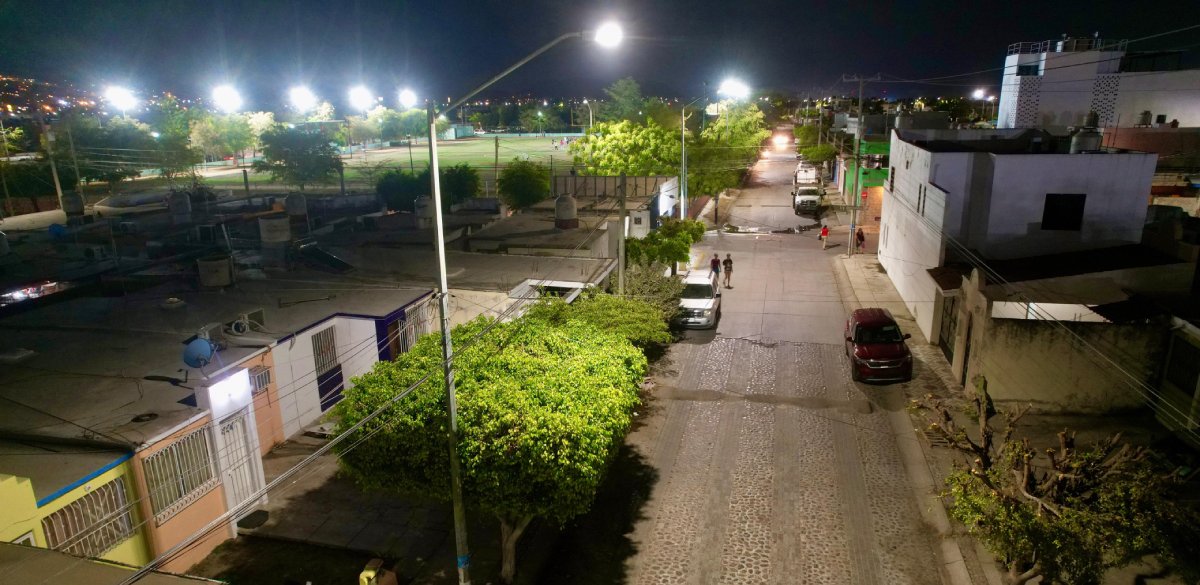 Llega programa de sustitución de alumbrado por LED al fraccionamiento Esmeralda de Mazatlán