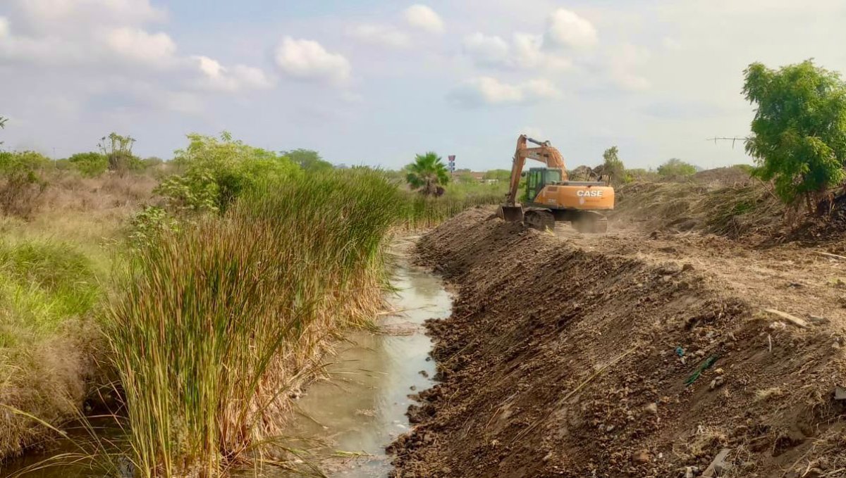 Avanza limpieza de canales en Mazatlán de cara a las lluvias