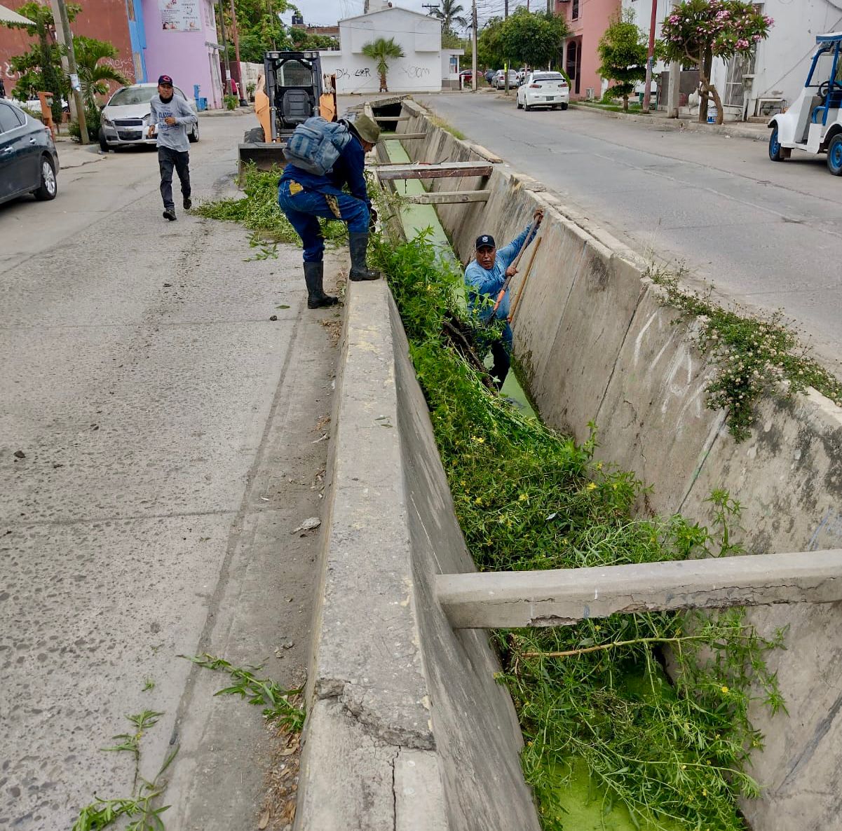 Apuran el paso en limpieza de canales de Mazatlán previo a las lluvias; van al 85 por ciento