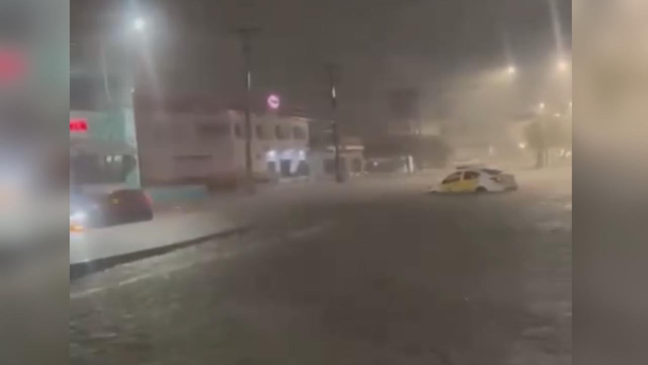 Se queda Mazatlán bajo el agua en algunas zonas tras efectos de ‘Alberto’