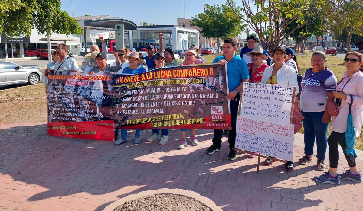 Salen a las calles profesores activos y jubilados del SNTE 27 en Los Mochis