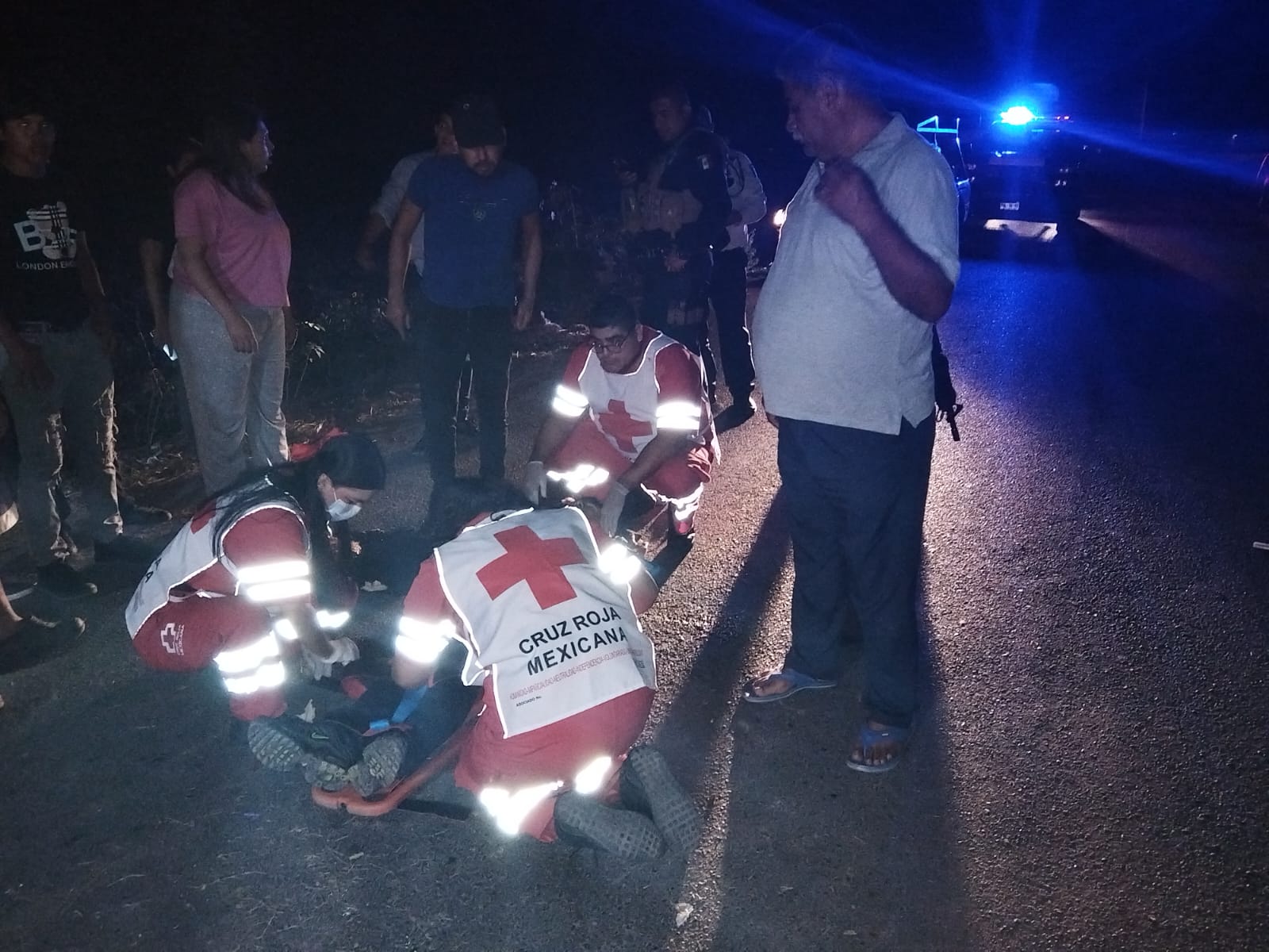 Gravemente heridos quedan dos menores al derrapar en una moto en Guasave