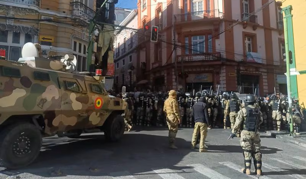Video: Acusan intento de Golpe de Estado en Bolivia; militares y tanquetas salen a las calles
