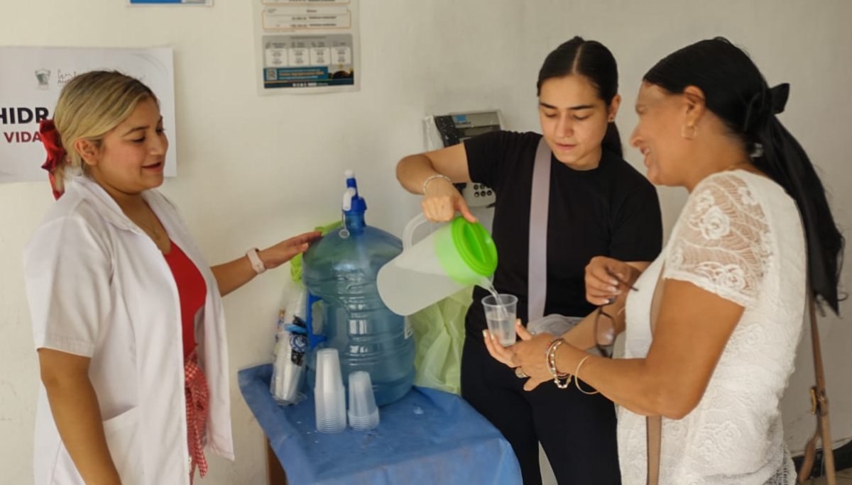 Instalan módulos de hidratación en Ahome; buscan fomentar el consumo de suero y cuidarse ante el calor