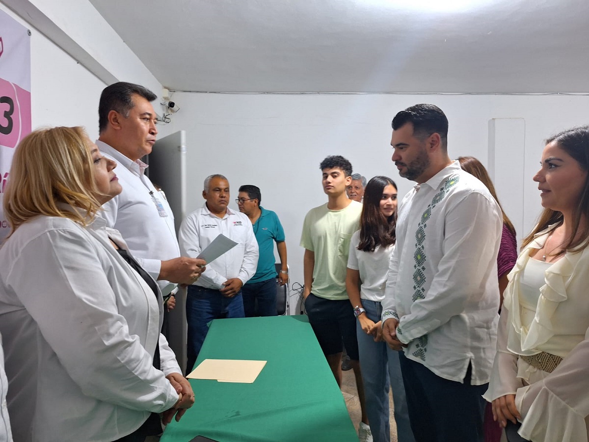 Morenistas reciben constancias de mayoría como diputados electos por Ahome