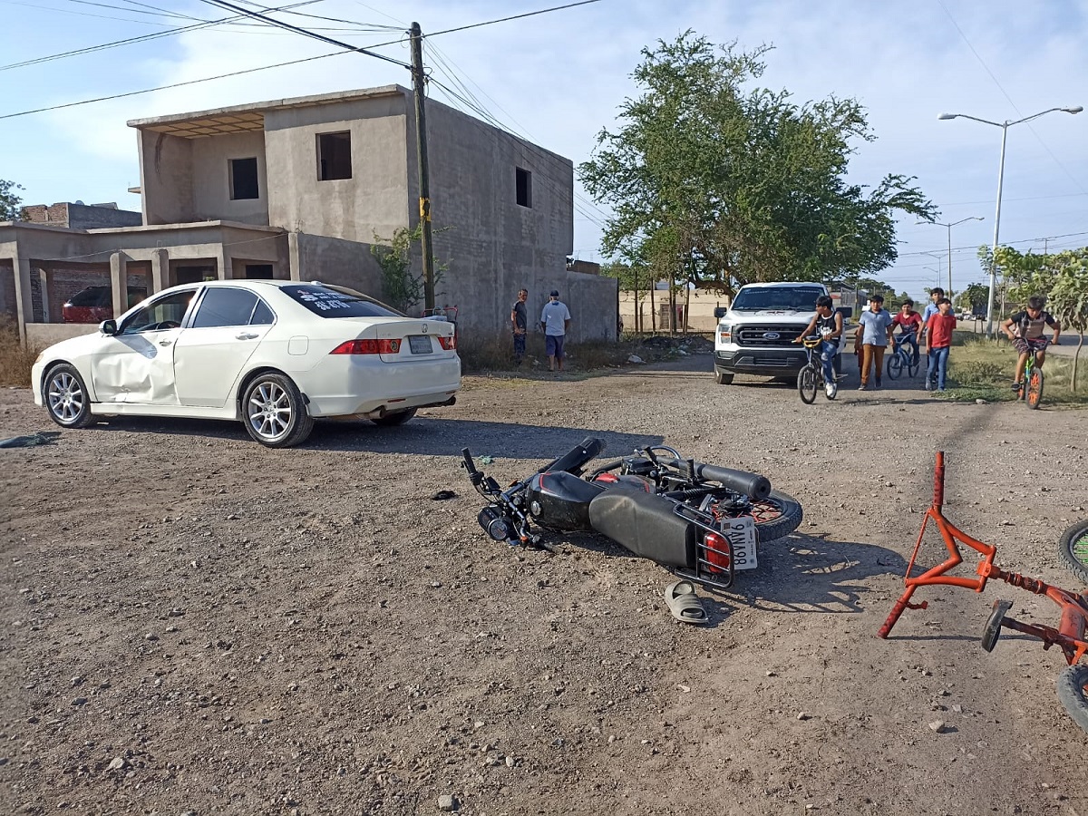Accidente en la colonia Siglo 21 en Los Mochis, deja dos personas graves