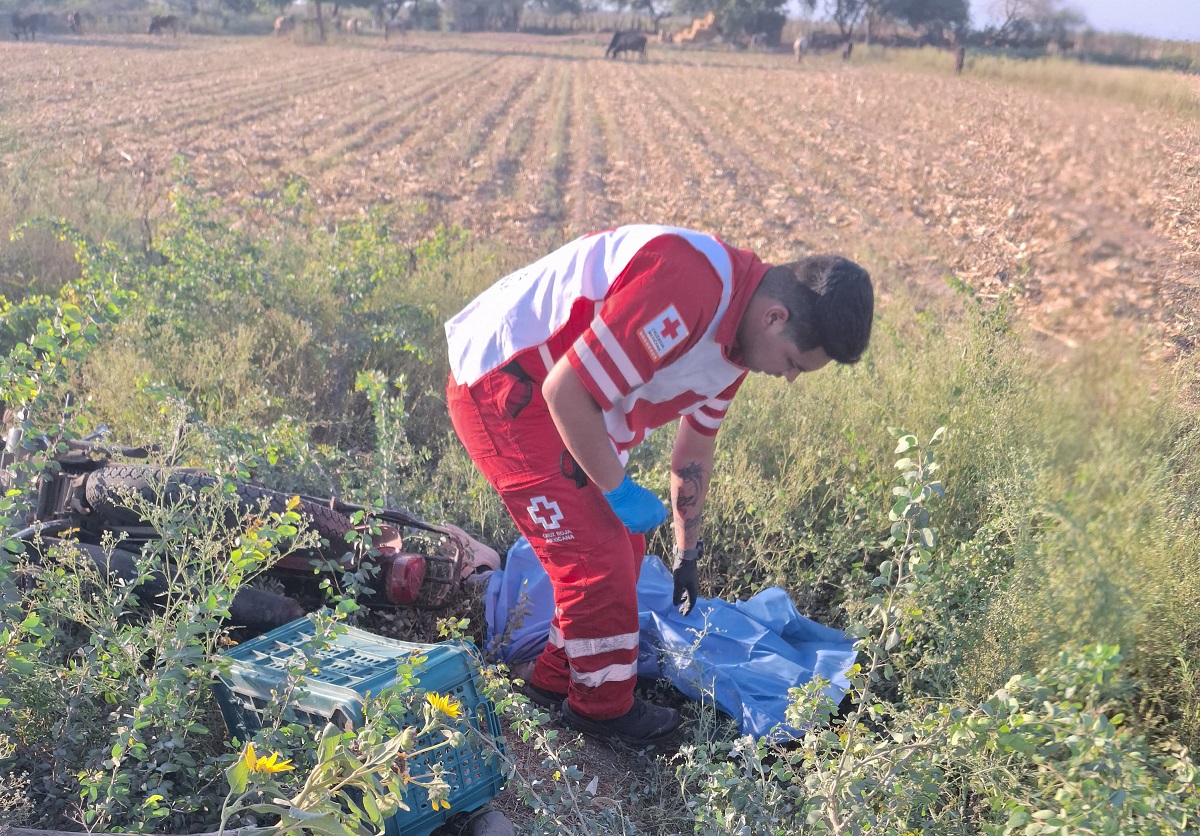 Muere motociclista tras derrapar sobre la carretera de Bachomobampo 2, en Ahome