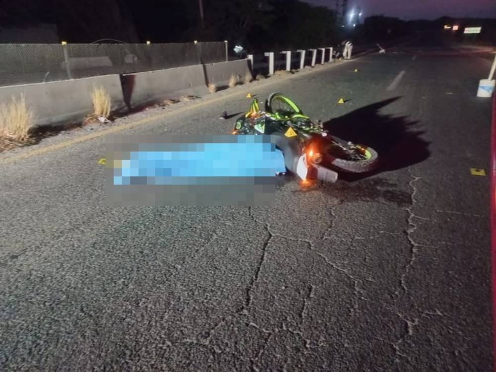 Muere motociclista al chocar contra muro de contención en la carretera Mazatlán-Culiacán