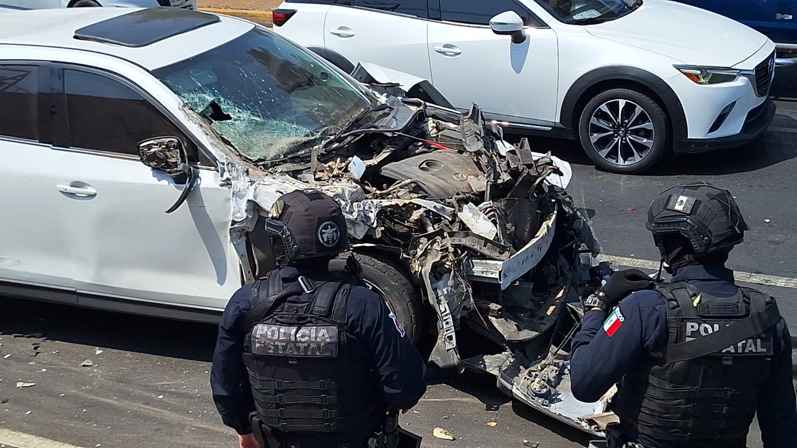 ¡Venía como loco! Camioneta tipo suv conducida exceso de velocidad provoca múltiples accidentes en Culiacán