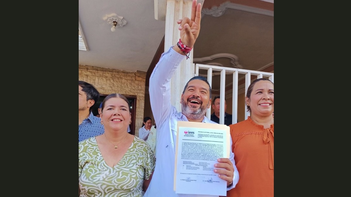Óscar Zamudio recibe constancia de mayoría como presidente municipal electo de Concordia