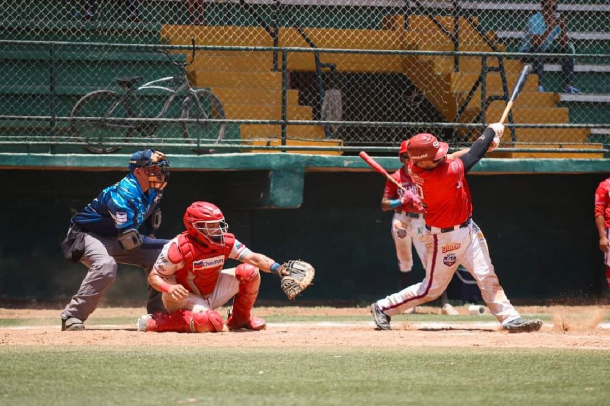 Pascoleros y La Tribu vuelven a dividir y habrá juego 9 entre ambos en la Liga Chevron Clemente Grijalva