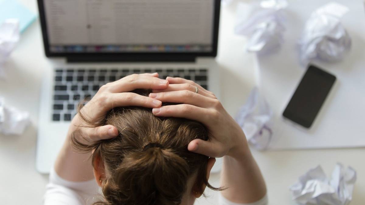 Pausas activas en la jornada laboral y sus beneficios, ¿por qué deberías aplicarlas?