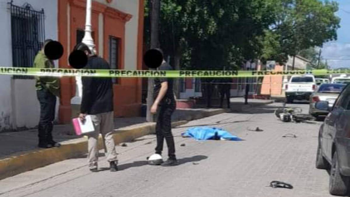 Pierde la vida joven motociclista al impactarse contra punto fijo en el centro de San Ignacio