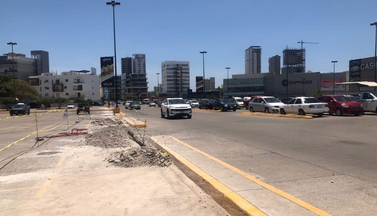 ‘Que no se les dé permiso’, dice alcalde sobre plaza comercial que busca cobrar estacionamiento