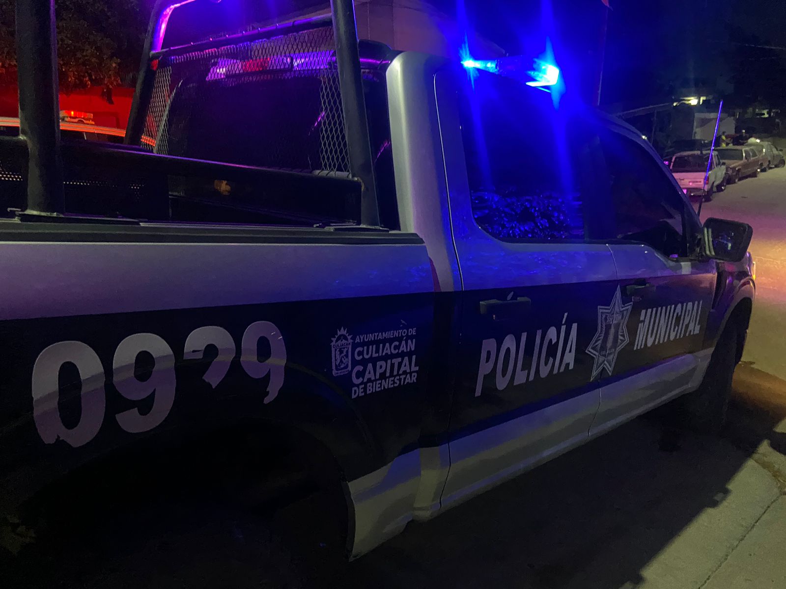¡Era prestada! Sujetos con pasamontañas despojan a mujer de camioneta en El Limón de Los Ramos, Culiacán