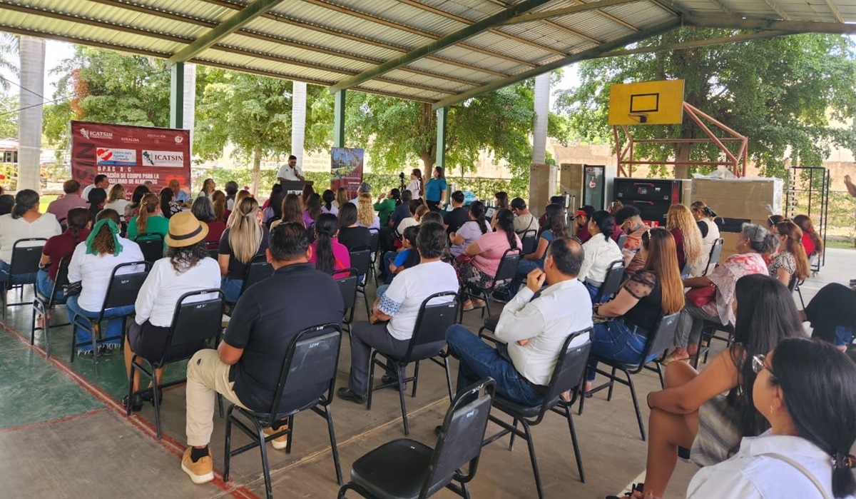 UPAC AC realiza donación de equipo para la especialidad de Alimentos y Bebidas en Icatsin Guasave