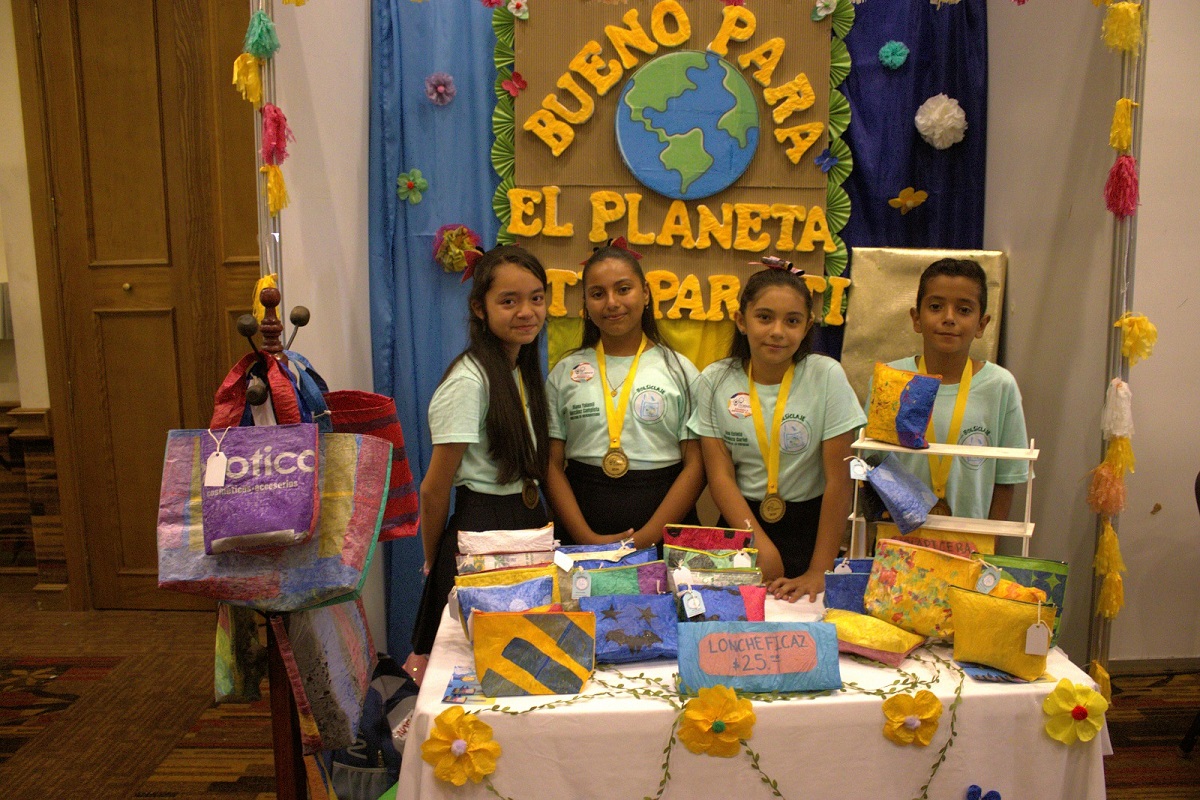 ¿Una mochila de bolsas reutilizadas? Es el proyecto ganador de ‘Juguemos a Emprender 2024’ en Mazatlán