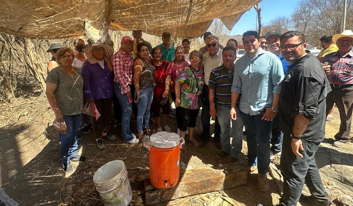 Familias de Cerro Agudo, Mocorito, tendrán pozo para abastecerse de agua; gobernador supervisa obras