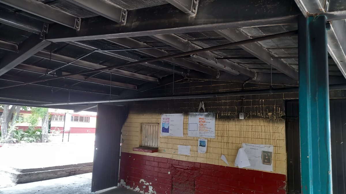 ‘No es de un día para otro’, responde Isife a escuela quemada en Urías, Mazatlán