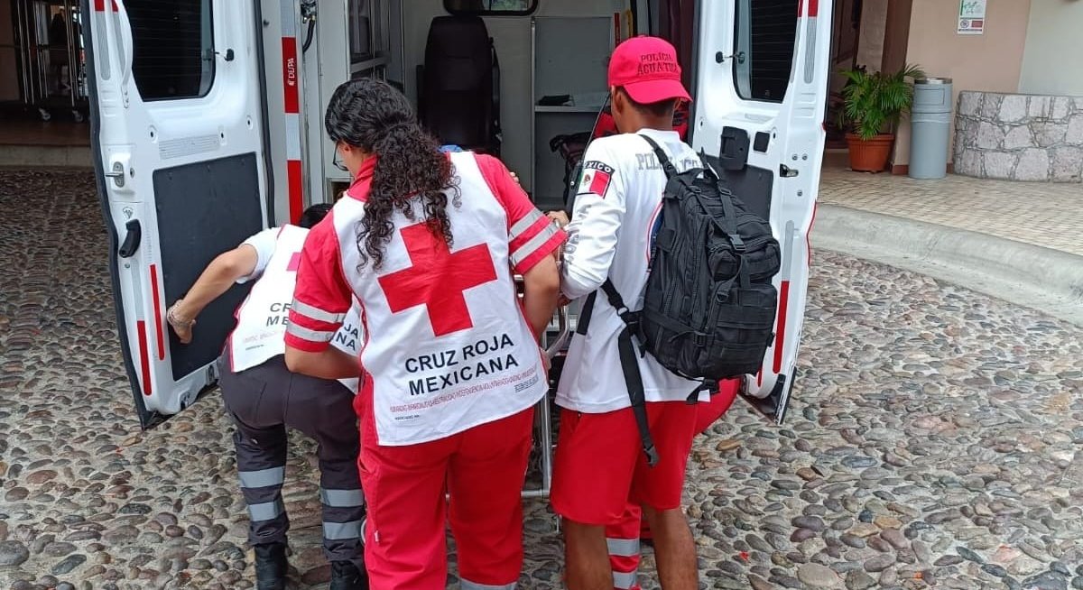 Rescatan a menor de perder la vida en alberca de hotel en Mazatlán