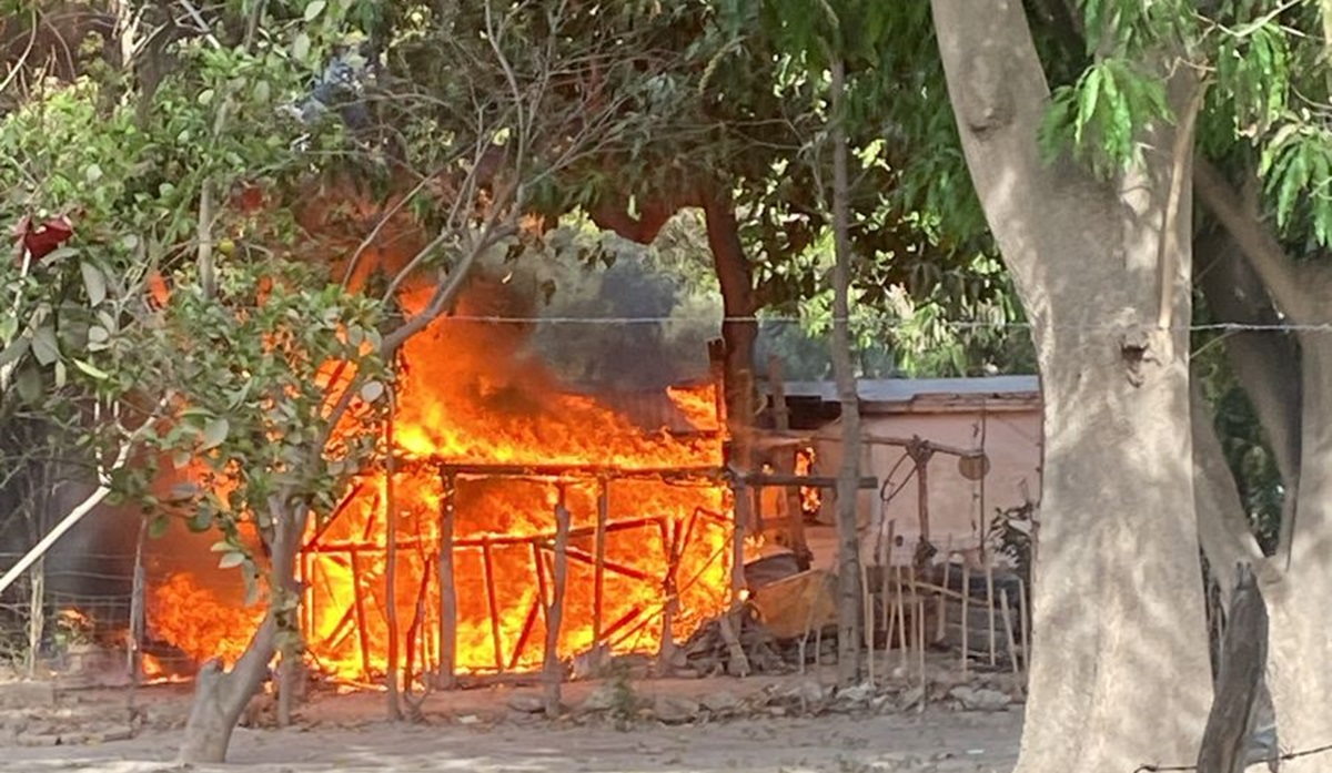 Incendio en vivienda de la Villa de Ahome moviliza a cuerpos de auxilio