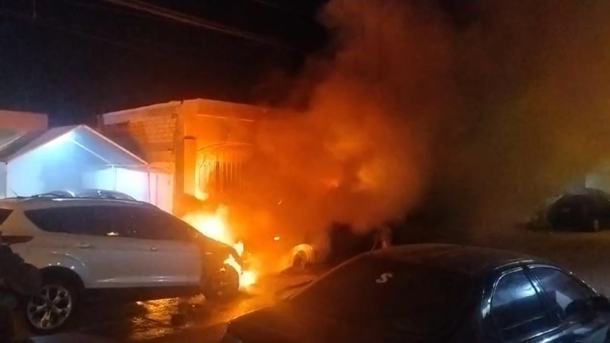 Se incendian vehículos en distintos sectores de Los Mochis