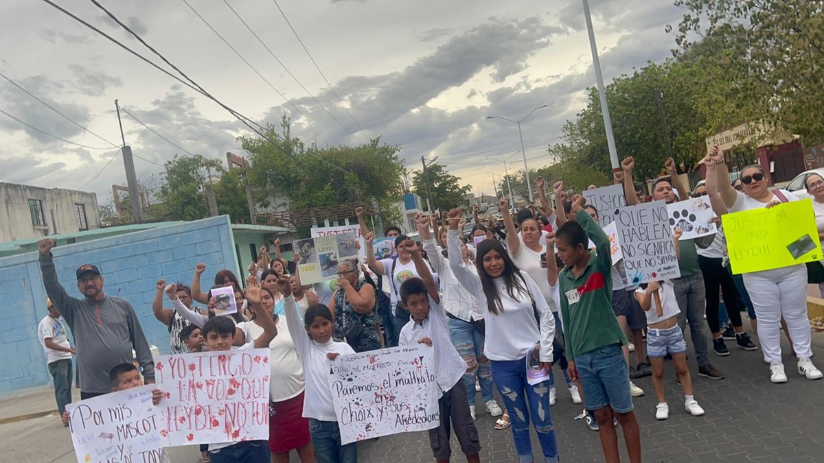 Habitantes de Choix se manifiestan para exigir justicia por la muerte de la perrita “Leydi”