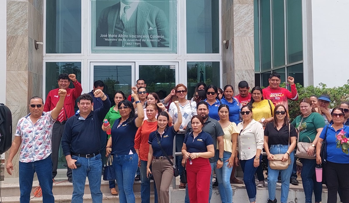 Se plantan profesores en la SEPyC de Los Mochis en demanda de la rezonificación salarial