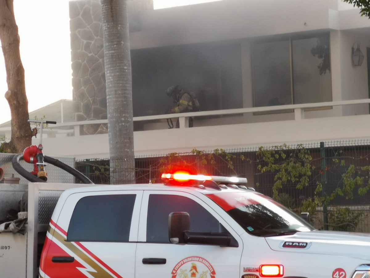 Se incendia una vivienda en el sector centro de Los Mochis