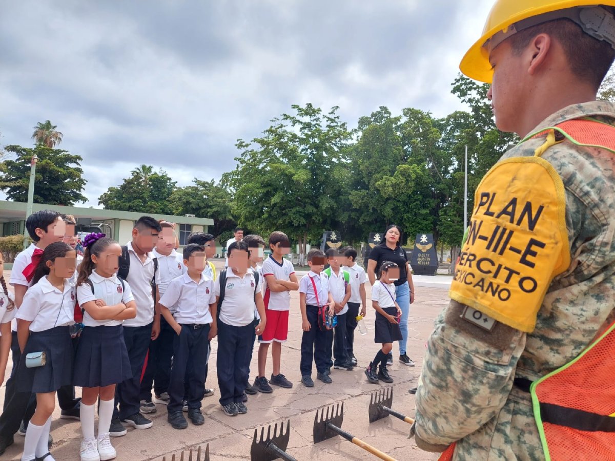Con demostración a niños, el 42 Batallón de Infantería celebra el aniversario del Plan DN-IIII-E, en Guamúchil