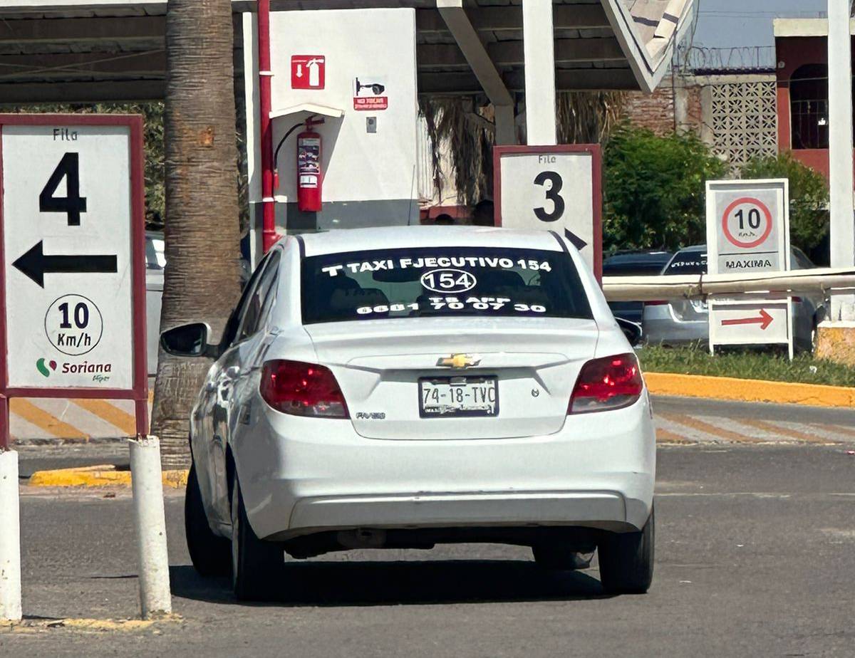 Madre de hijo autista denuncia discriminación de taxista al negarle el servicio porque el niño estaba en crisis