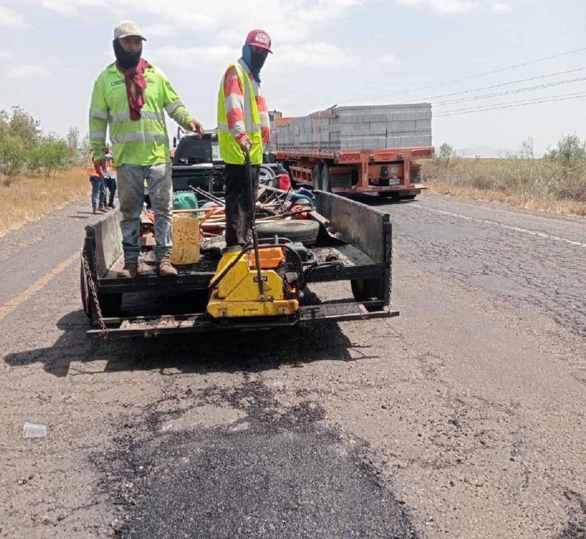 Se suma Gobierno del Estado a la rehabilitación de carretera México 15 en El Carrizo
