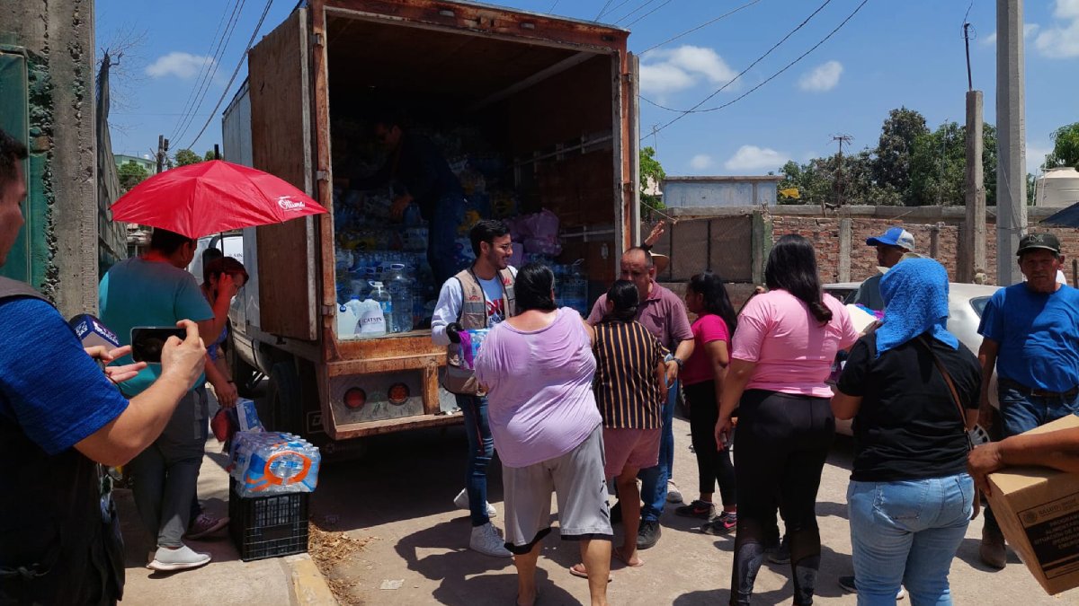 Gracias por el agua, no tenemos ni un chorrito, ni dinero para comprarla, dicen vecinos de El Fuerte