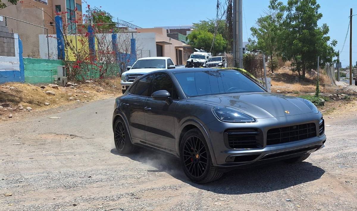 Vehículos de lujo y todoterreno, bidones y “paquetes”, aseguran tras cateo en la Progreso de Culiacán