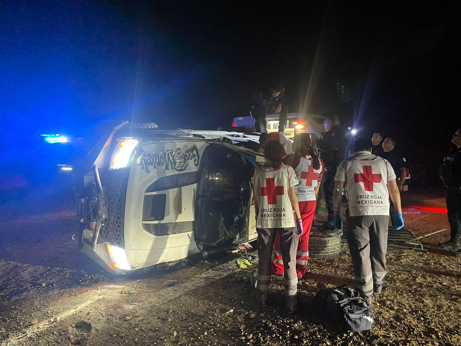 Aparatosa volcadura en Guasave deja a una mujer lesionada