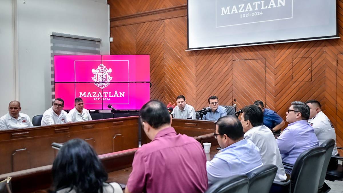 Acuerda Gobierno de Mazatlán con transportistas y hoteleros ordenar a los ‘charters’