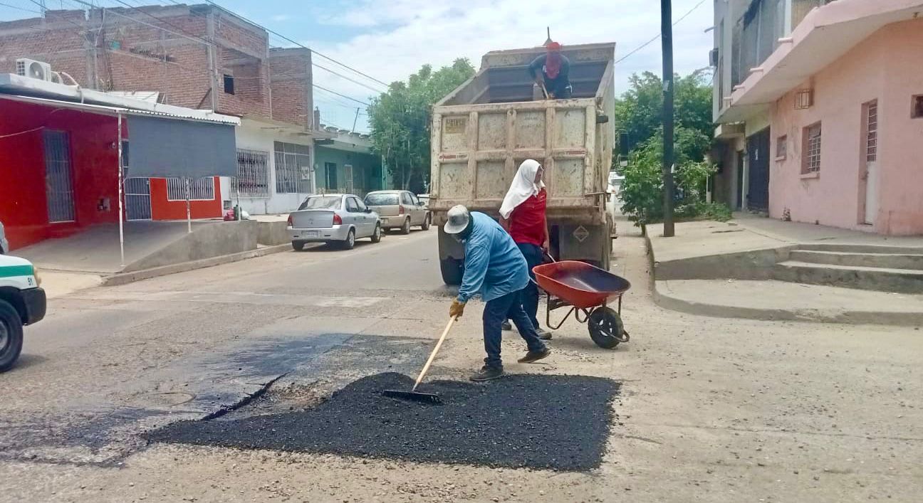Arman cuadrillas de bacheo para mejorar la carpeta asfáltica de Mazatlán