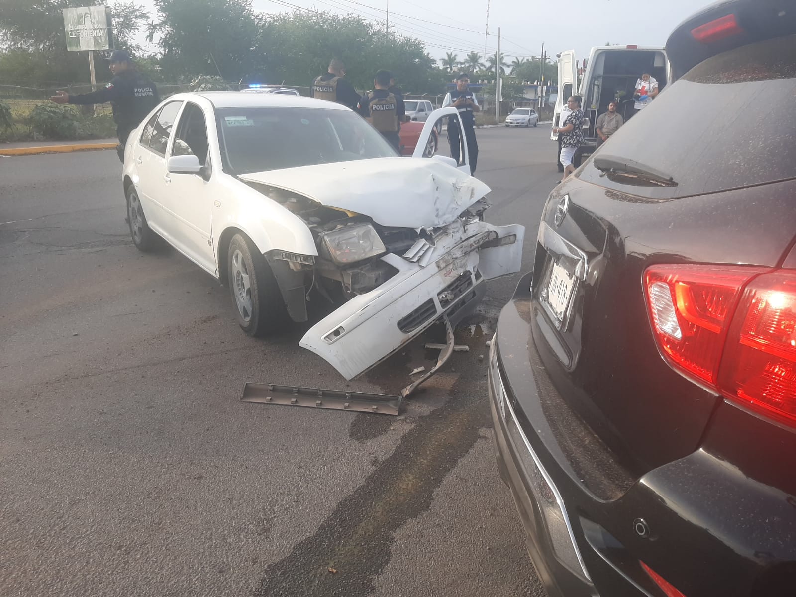 Choque sobre la calle 100, en Guasave, deja tres personas lesionadas