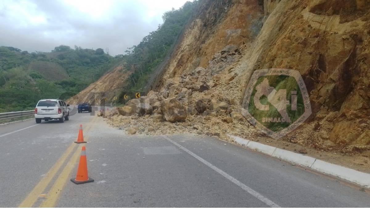 Circule con precaución, se registran deslaves y derrumbes en la carretera Durango-Mazatlán