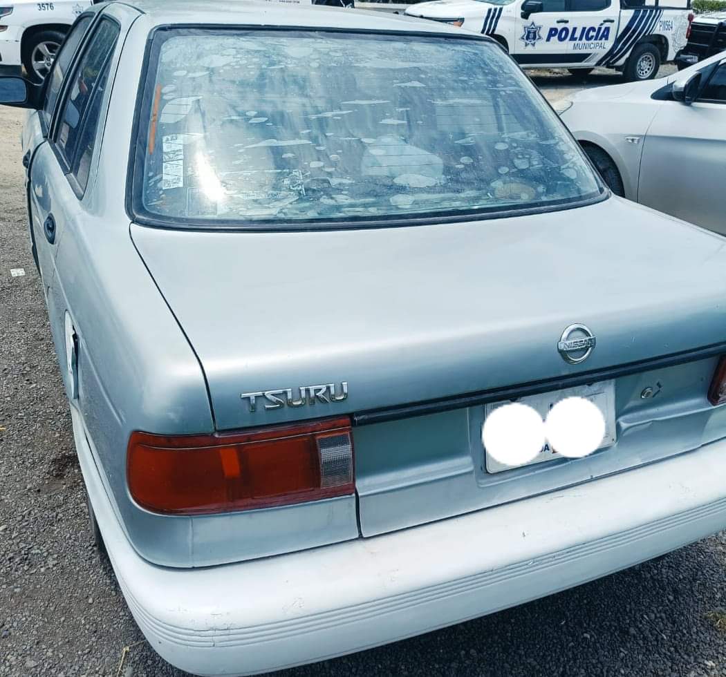 Policías municipales capturan a un sujeto que viajaba en carro con reporte de robo