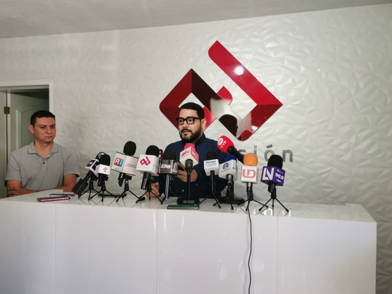 Pide director de Adiscusión investigar a Arnoldo Valle por atentado tras publicación de una nota
