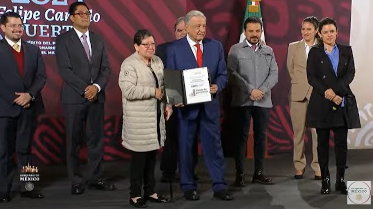 AMLO entrega a trabajadores primeros complementos con el Fondo de Pensiones del Bienestar