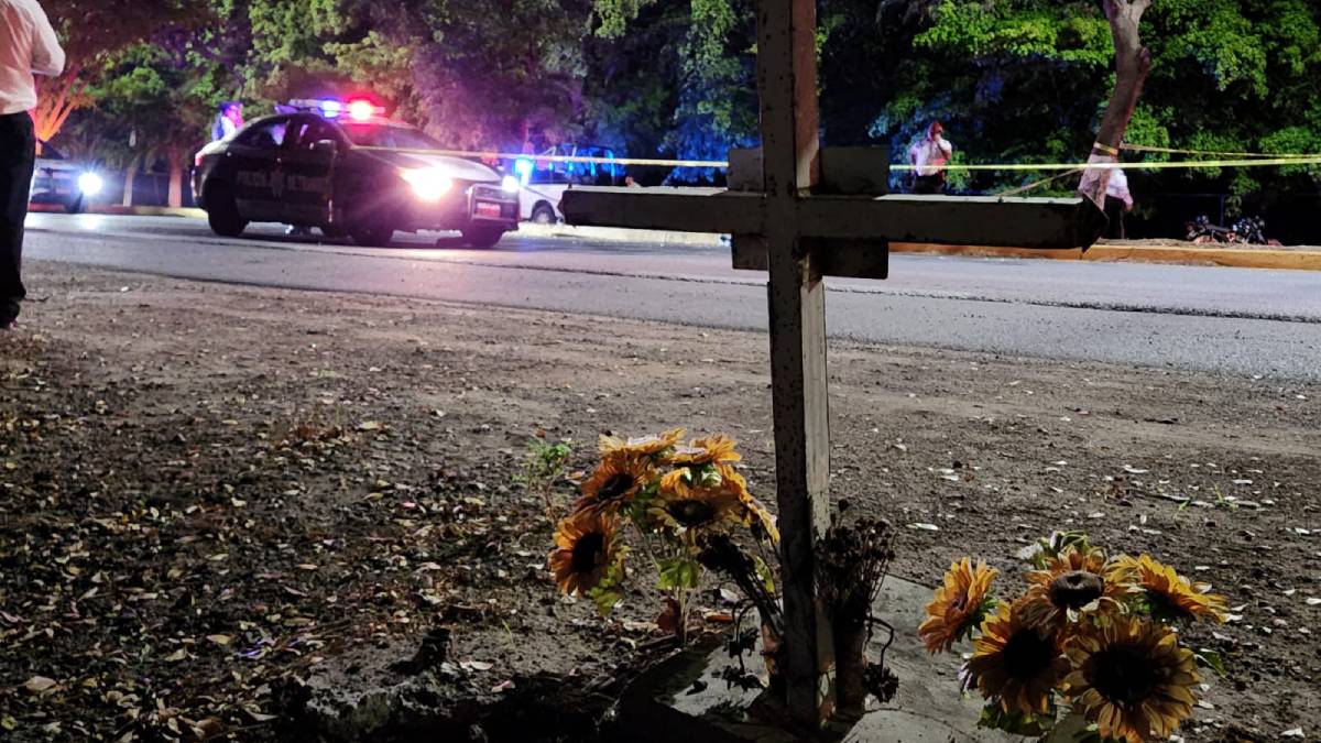 ¡Se impactó contra un árbol! Joven de 22 años muere tras derrapar en su motocicleta sobre la Culiacán-Navolato