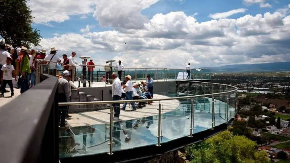 Menor de tres años cae desde un mirador de cristal en Atlixco, Puebla