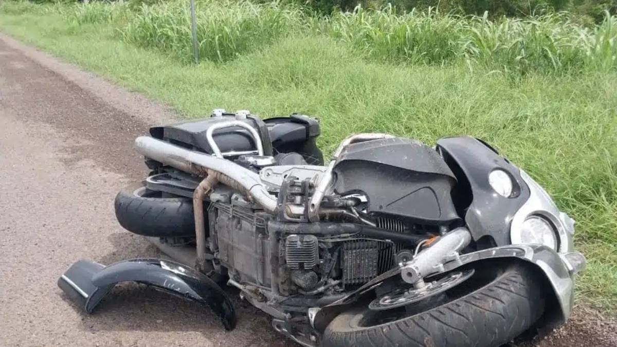 Motociclista derrapa en su motocicleta y termina lesionado en Escuinapa