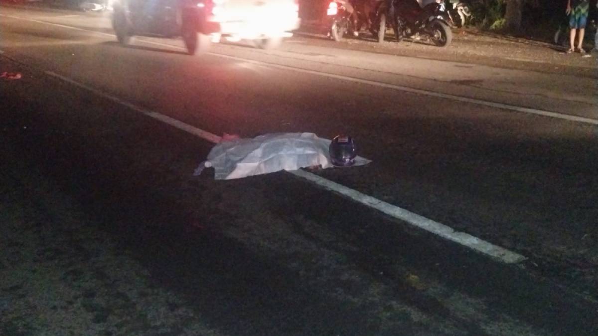 Mujer motociclista pierde la vida al sufrir un fatal accidente al sur de Mazatlán