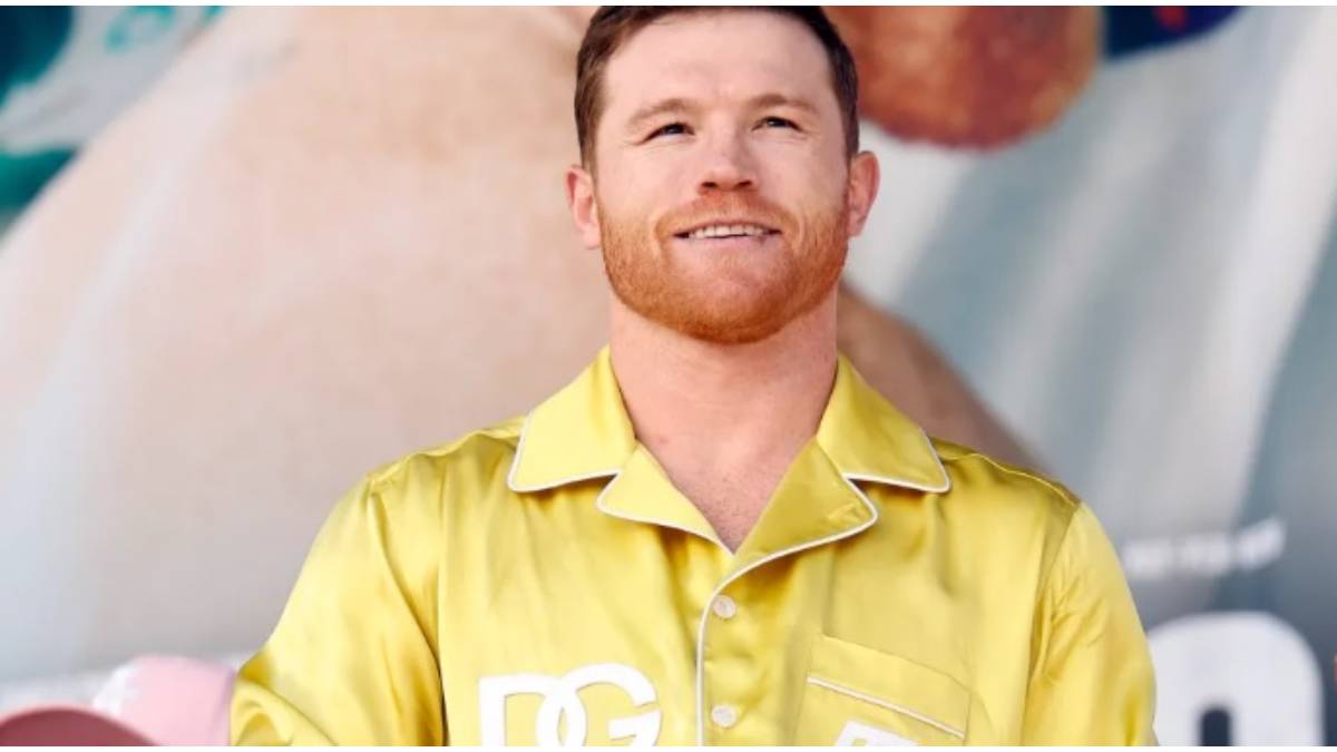 VIDEO: “Canelo” Álvarez no pela a fanáticos y les echa agua en Mazamitla
