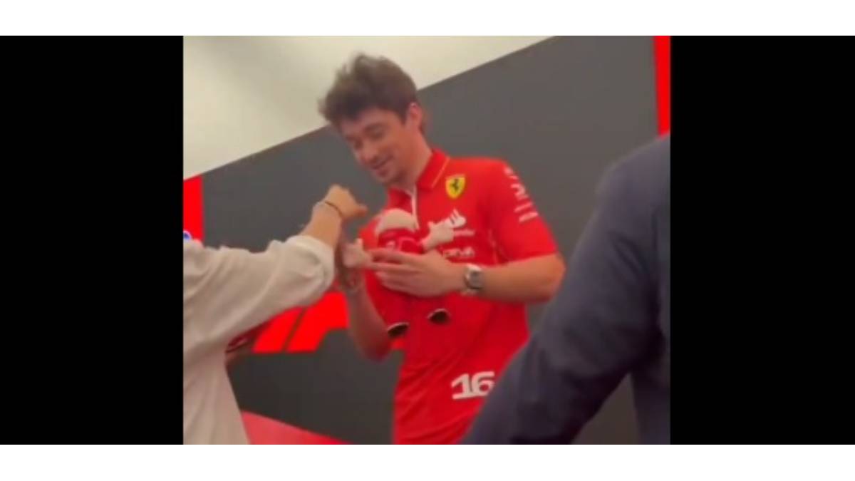 VIDEO: Piloto Charles Leclerc recibe muñeco del Dr. Simi en el GP de Hungría